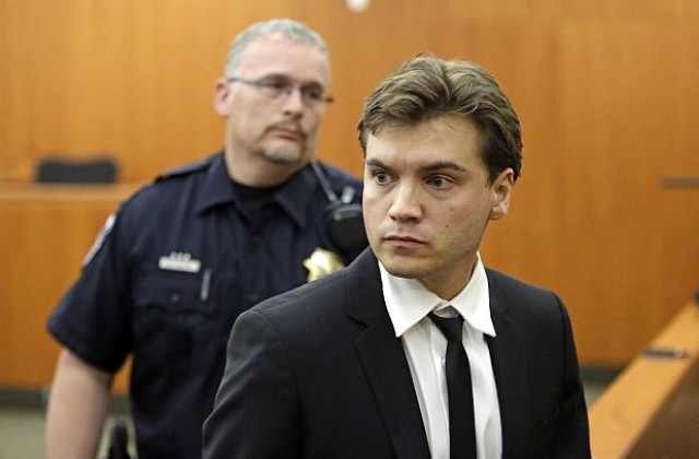 Актьорът Емил Хърш влиза в затвора за 15 дни