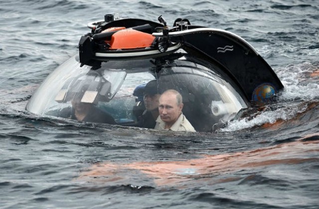 Путин се разходи с батискаф край бреговете на Крим