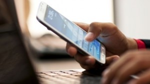 Данъчните отново хванаха телефоните подсещат за неплатени актове към КАТ