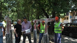 Кметът инспектира строителството на първата площадка за стрийт фитнес в