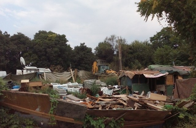 Разрушиха първите къщи в „Максуда“ (СНИМКИ)