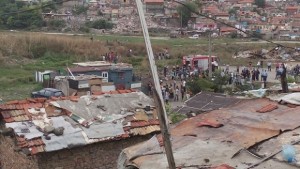 В Максуда заваляха камъни срещу жандармерията СНИМКИ