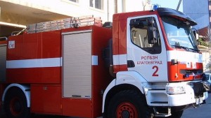 Лек автомобил горя тази нощ в Банско