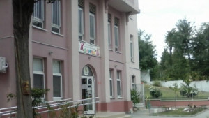 Случаен изстрел счупи прозорец на детска градина в Стара Загора