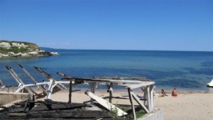 Забраниха къпането на плажа в Лозенец мръсно е