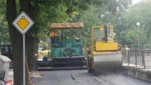 Изградиха паркинг на обновената улица Лерин