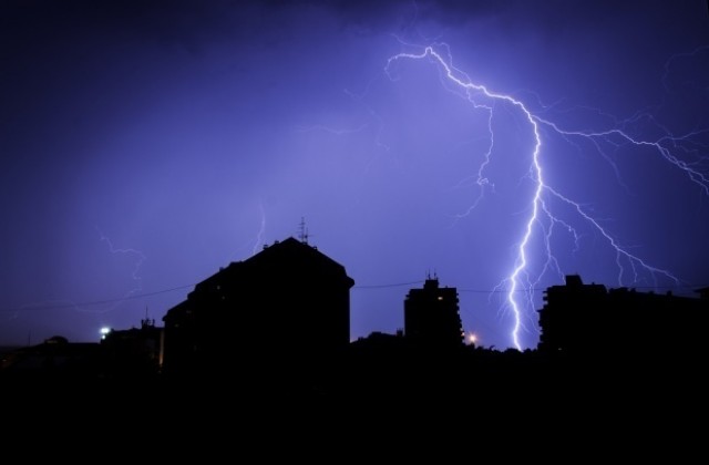 Жълт код за Варна заради гръмотевични бури