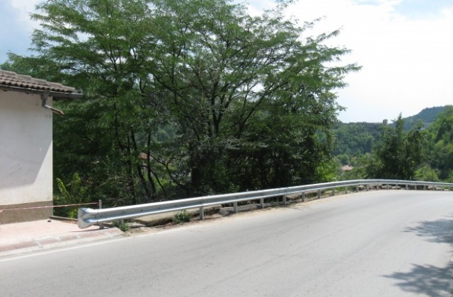 Нови мантинели предпазват къщите в квартал Асенов