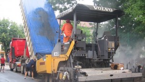 Преасфалтират улици в община Мездра