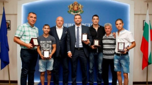 Спортният министър награди боксьора Тинко Банабаков