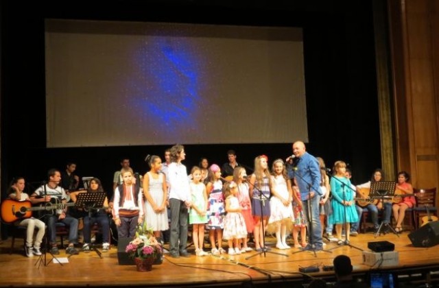 Георги Милчев - Годжи и Цветелина Грахич бяха гост-изпълнители в концерта 5 години заедно в Банско