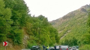 Петима са ранени сред тях и дете при катастрофа край