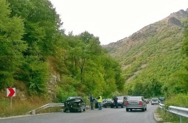 Петима са ранени, сред тях и дете, при катастрофа край Гоце Делчев