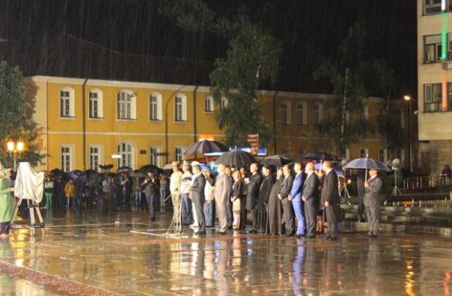 Зам.-председателят на парламента Димитър Главчев се поклони пред подвига на героите