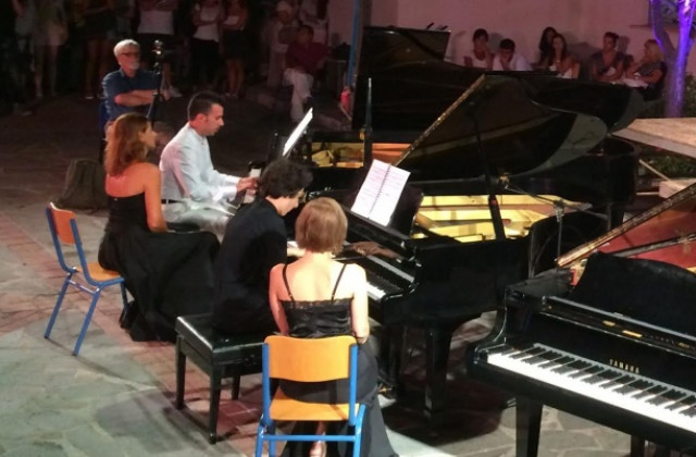 13-годишен русенски пианист предизвика фурор на гръцкия остров Порос