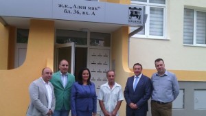Министър Павлова и кметът на Благоевград откриха първия саниран блок