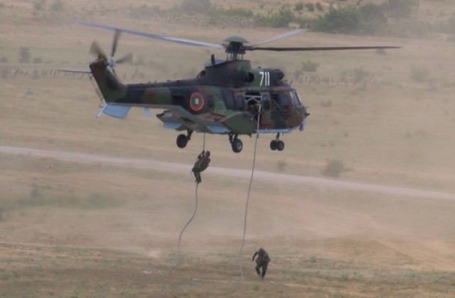Нощни полети с въздушен десант край Балчик в рамките на „SWIFT RESPONSE - 2015”