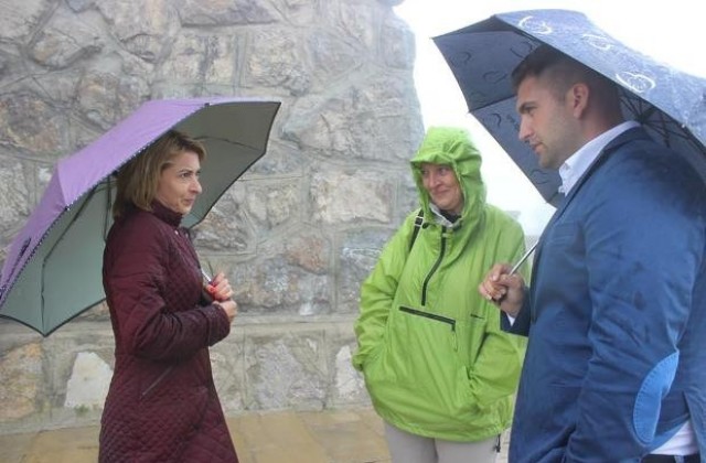 Евродепутатът Андрей Новаков се поклони пред подвига на героите от Шипченската епопея