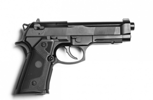 Тъст застреля зет си със законен пистолет