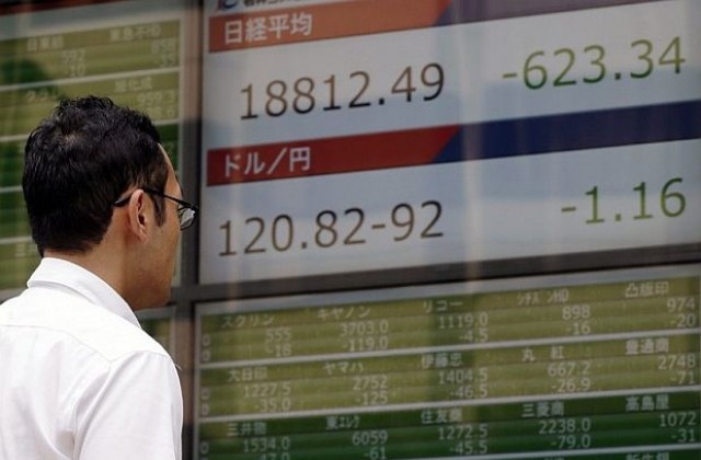 Шанхайската борса затвори с рекорден спад от 8,5%