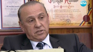 Връчиха документите за пенсиониране на скандалния проф Величко Адамов