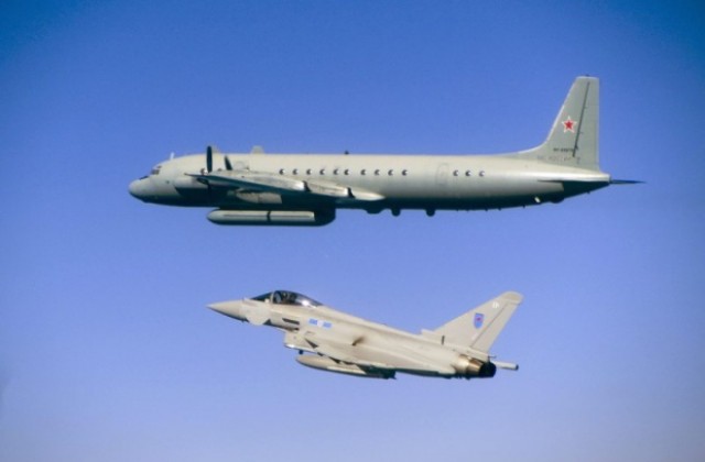 Латвия засякла руски военен самолет до своята граница