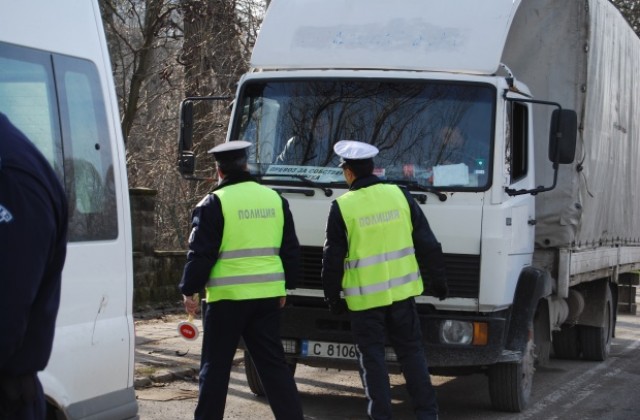Шофьор на камион седнал пиян зад волана