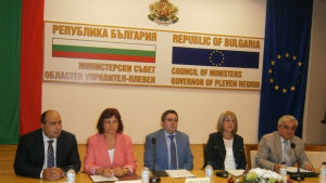 Подписаха първите договори по програмата за саниране на панелни жилища