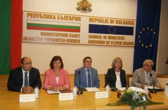 Подписаха първите договори по програмата за саниране на панелни жилища