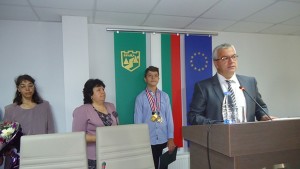 Община Враца продължава да подкрепя млад математик