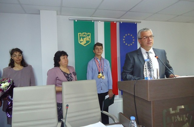Община Враца продължава да подкрепя млад математик