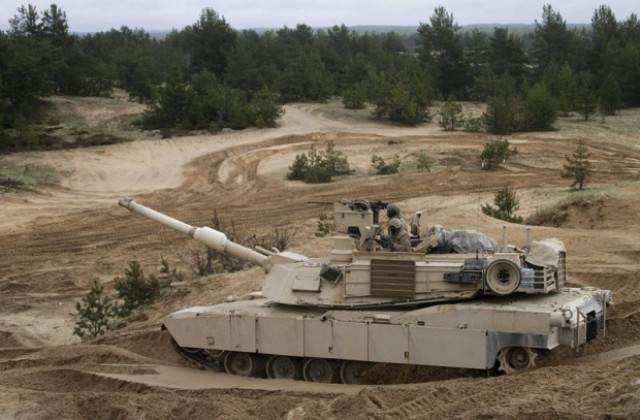 Американски танкове и бронетранспортьори пристигат за учение в България