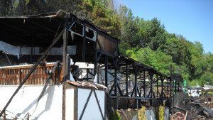 Пожарът в механата на плажа тръгнал от фритюрник