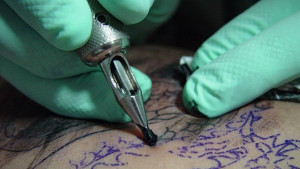 Опасни мастила за татуировки плъзнаха на европейския пазар