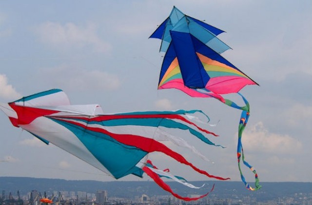 Фестивал на хвърчилата събира любители на простора край Шабленския фар
