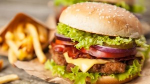 КЗП забрани на верига за бързо хранене да представя топено