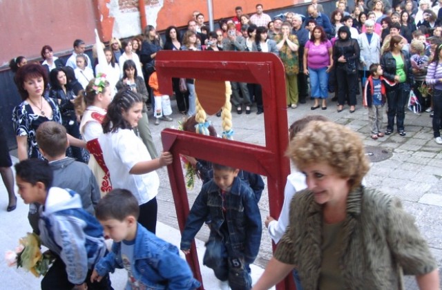 Намаляват първокласниците в община Кюстендил