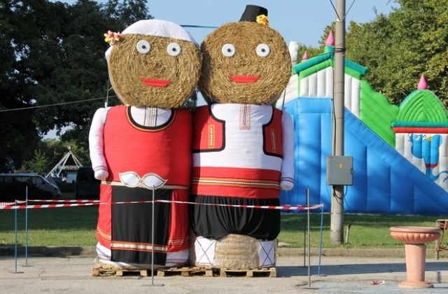 Сламени великани в парк Марица за празника на Димитровград