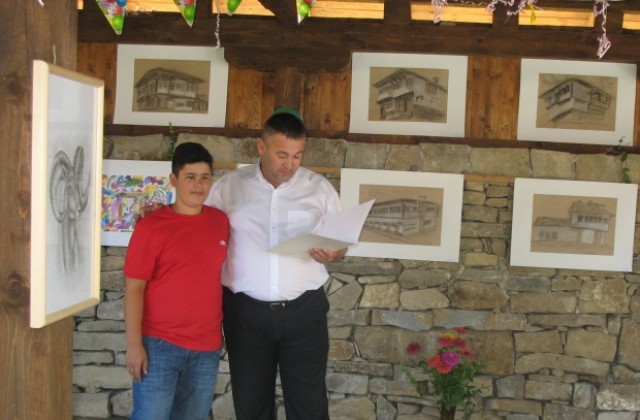15- годишен талант от Златарица подреди първата си  изложба