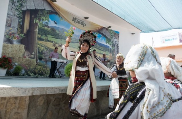 В Царевец започна фестивалът Фолклорен извор