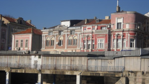 Санират и старите къщи с европари