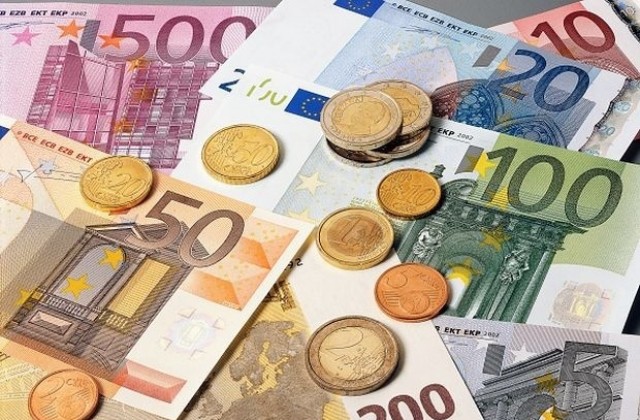 Арестуваха трима със 75 хил. фалшиви евро