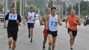 Конкурс за красота парад на ретро коли и маратон в