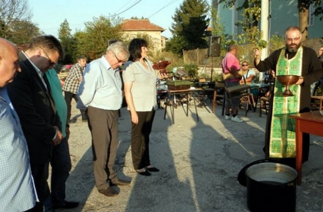 Владислав Николов и кметът на Плевен уважиха курбана в село Тученица