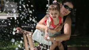 Слънчево след обяд и горещо