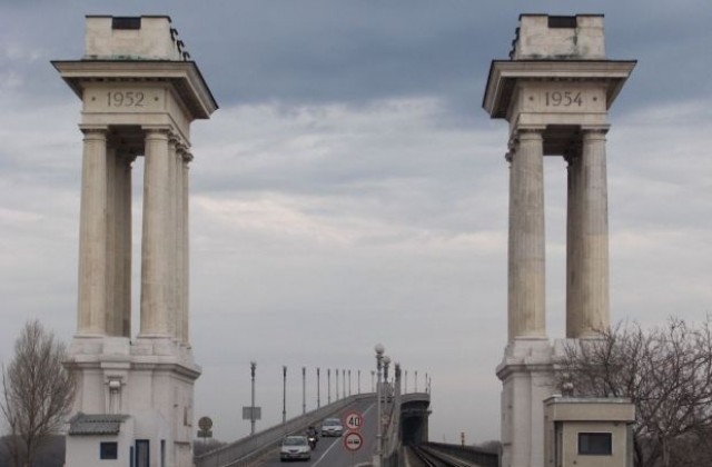 Русенски митничари спряха опит за акцизна измама с горива от Румъния