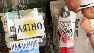 Тийнейджърки крадат дрехи от варненски мол