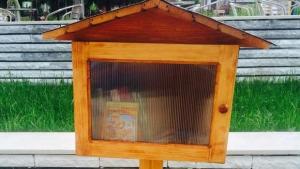 Младежите на ГЕРБ правят къщички за книги