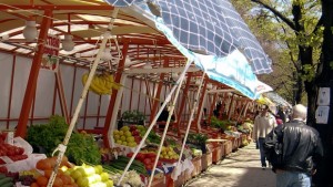 Отново спипаха търговци по пазарите да шмекеруват с везните