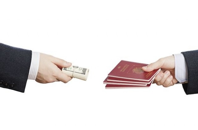 Мигранти купуват фалшиви сирийски паспорти в Турция